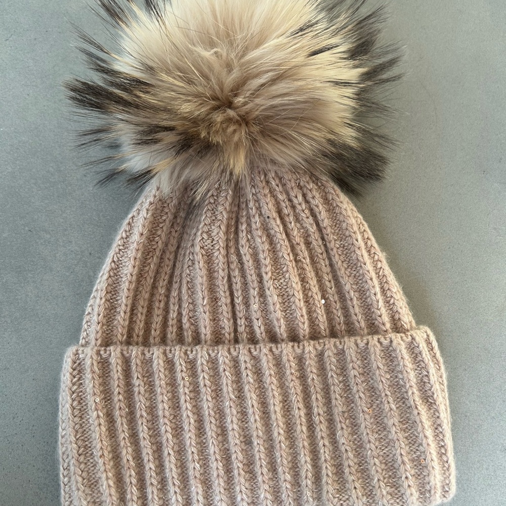 PHO FIRENZE Beige Knit Beanie with Large Two-Tone Fur Pom-Pom & Sequins OS NWT - Picture 2 of 3